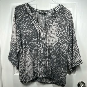 a.n.a A New Approach V-neck Blouse with pleats Size Large